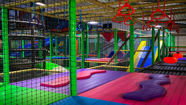 Fun Indoor Rainbow Disney Playplace Playground screenshot