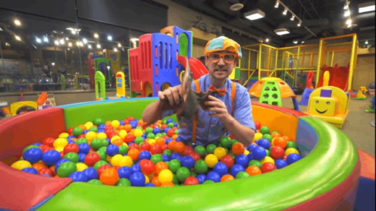 Indoor Playground Biggest Fun Waterpark Kids screenshot