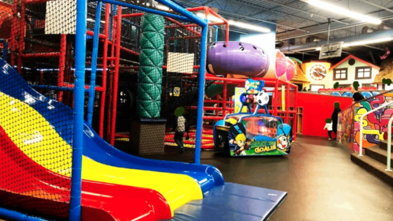 Dinosaur Castle Rainbow Fun Indoor Playground screenshot