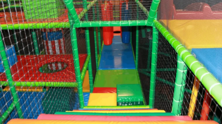 Dinosaur Castle Rainbow Fun Indoor Playground screenshot